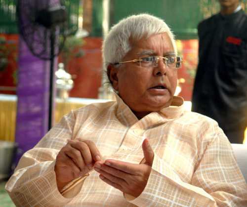 बिना सिर वाले चिकन की तरह भाग रही भाजपा : लालू बिना सिर वाले चिकन की तरह भाग रही भाजपा : लालू