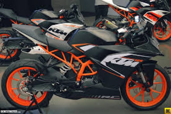 विदेशी कंपनियों को देती हैं टक्कर ये Sport Bikes विदेशी कंपनियों को देती हैं टक्कर ये Sport Bikes