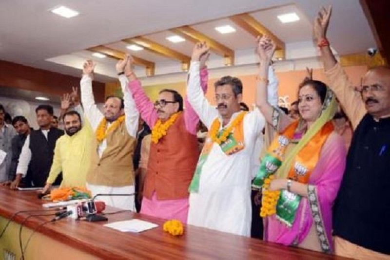 पूर्व केंद्रीय मंत्री जितिन प्रसाद के भाई-भाभी ने थामा BJP का दामन