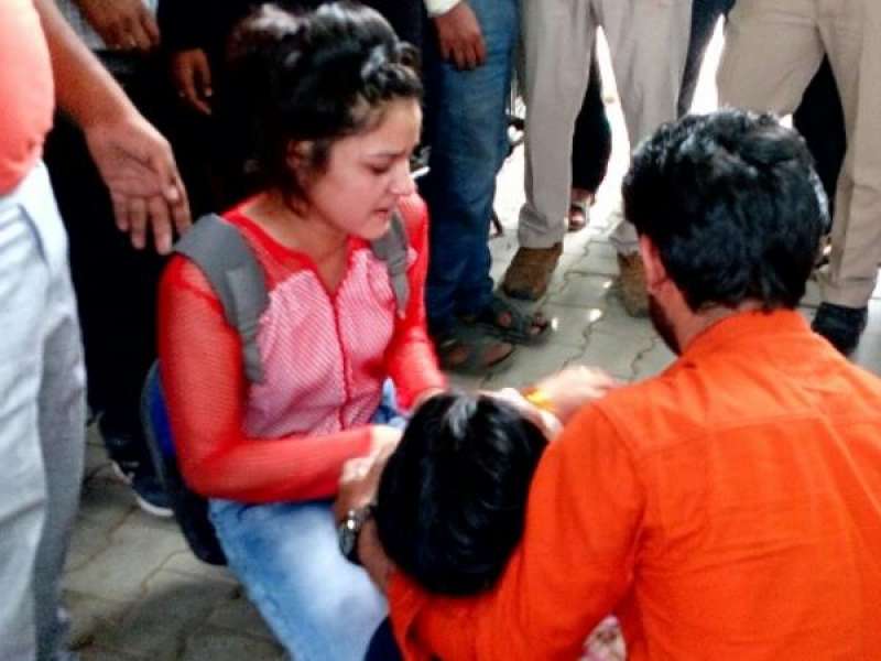 गोलीकांड : छोटी बहन की चाहत में बड़ी बहन को मारी गोली गोलीकांड : छोटी बहन की चाहत में बड़ी बहन को मारी गोली