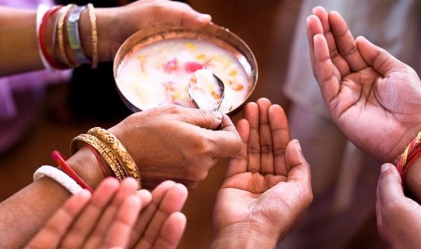 क्या है चरणामृत का अर्थ : जानिए क्या है चरणामृत का अर्थ : जानिए