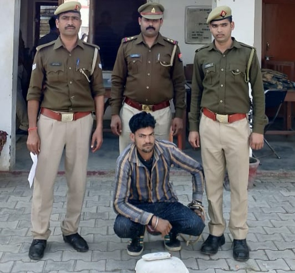 02 किलो 100 ग्राम अवैध गांजे के साथ एक अभियुक्त गिरफ्तार 02 किलो 100 ग्राम अवैध गांजे के साथ एक अभियुक्त गिरफ्तार