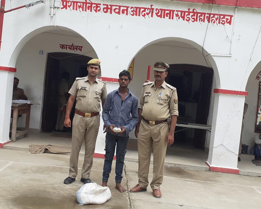 30 शीशी नेपाली कर्णाली शराब सहित 01 अभियुक्त गिरफ्तार
