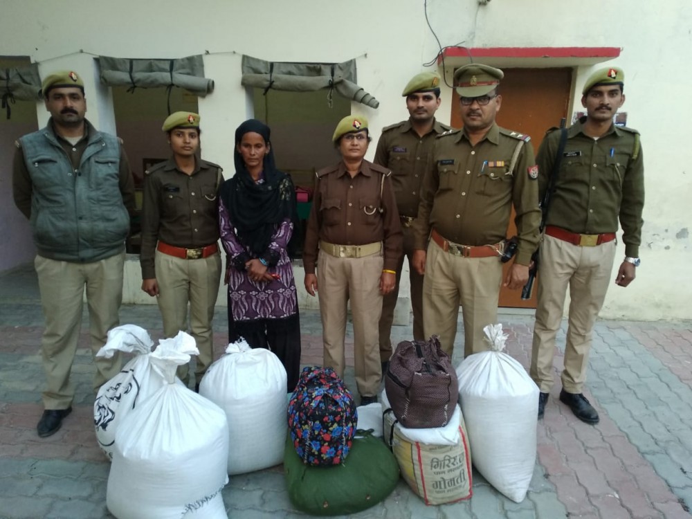 सराहनीय कार्य थाना दरगाह शरीफ जनपद बहराइच, शातिर महिला तस्कर को किया गिरफ्तार सराहनीय कार्य थाना दरगाह शरीफ जनपद बहराइच, शातिर महिला तस्कर को किया गिरफ्तार