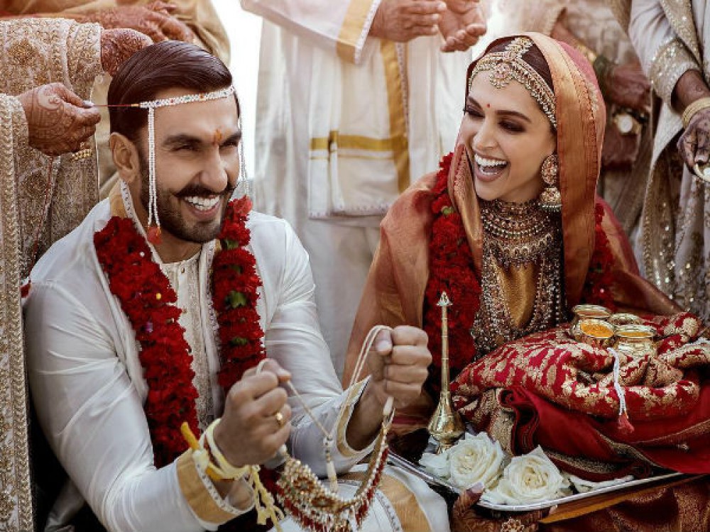 एक-दूसरे के हुए दीपिका-रणवीर, शादी इटली के लेक कोमो में संपन्न एक-दूसरे के हुए दीपिका-रणवीर, शादी इटली के लेक कोमो में संपन्न