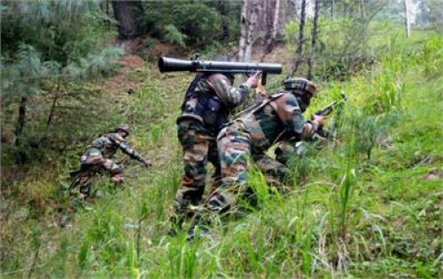 कश्मीर: त्राल में सेना और आतंकियों के बीच मुठभेड़ कश्मीर: त्राल में सेना और आतंकियों के बीच मुठभेड़