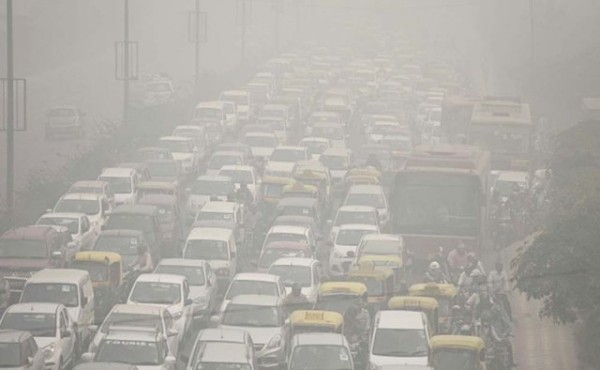 प्रदूषण के बढ़ते  दिल्ली में आपात कालीन प्रमुख घोषणानाए