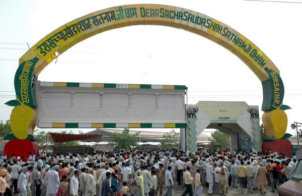राम रहीम के जेल जाने के बाद अब डेरा की सत्ता संभालेंगी ये महिला राम रहीम के जेल जाने के बाद अब डेरा की सत्ता संभालेंगी ये महिला