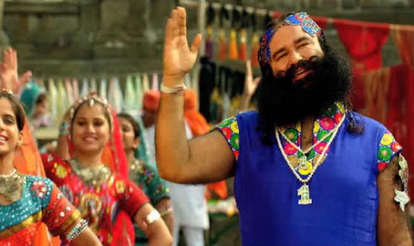 लड़कियों को बिना कपड़ों के नाचनें के लिए मजबूर करता था राम रहीम लड़कियों को बिना कपड़ों के नाचनें के लिए मजबूर करता था राम रहीम