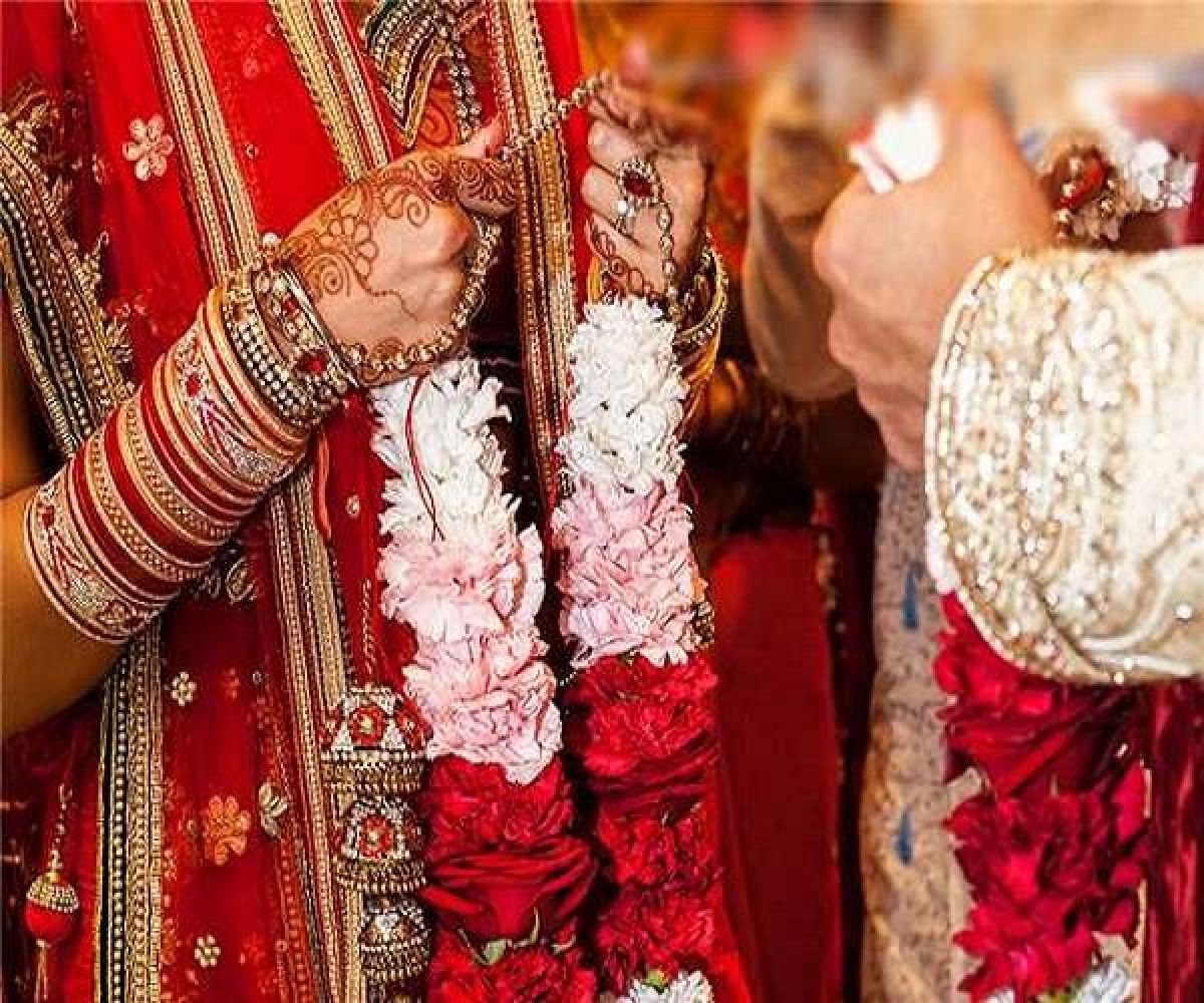 मैं पहले से शादीशुदा हूँ, दोबारा नहीं..., दूल्हे के गले में वरमाला डालते वक़्त दुल्हन बोली मैं पहले से शादीशुदा हूँ, दोबारा नहीं..., दूल्हे के गले में वरमाला डालते वक़्त दुल्हन बोली