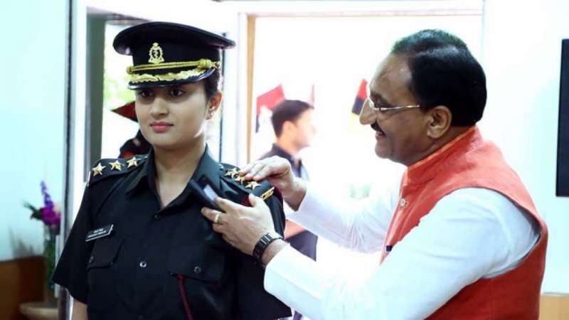 उत्तराखंड के पूर्व सीएम रमेश पोखरियाल की बेटी सेना में हुईं शामिल उत्तराखंड के पूर्व सीएम रमेश पोखरियाल की बेटी सेना में हुईं शामिल