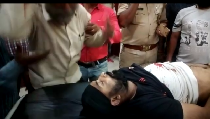 फैजाबाद शहर में धनतेरस पर दिनदहाड़े फायरिंग से हड़कंप फैजाबाद शहर में धनतेरस पर दिनदहाड़े फायरिंग से हड़कंप