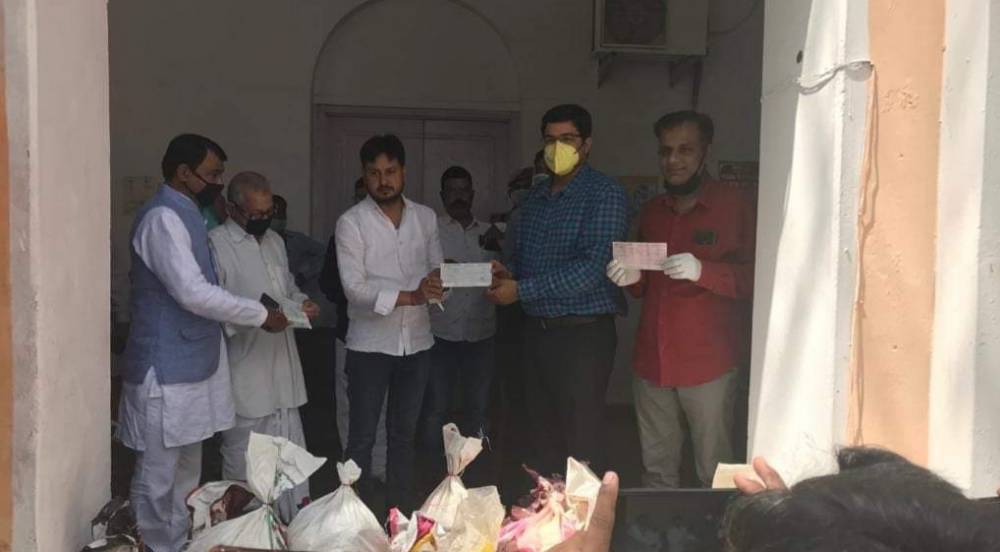 #FightAgainstCorona, जिलाधिकारी राहत कोष के लिए सहयोग राशि देने का सिलसिला जारी #FightAgainstCorona, जिलाधिकारी राहत कोष के लिए सहयोग राशि देने का सिलसिला जारी