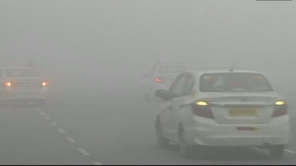 दिल्ली NCR समेत कई इलाकों में ठंड ने तोड़ा रिकॉर्ड, राजधानी पहुंचने वाली ट्रेन लेट दिल्ली NCR समेत कई इलाकों में ठंड ने तोड़ा रिकॉर्ड, राजधानी पहुंचने वाली ट्रेन लेट