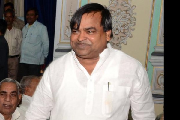 गायत्री प्रजापति बोले मेरा और महिला का हो नार्को टेस्ट गायत्री प्रजापति बोले मेरा और महिला का हो नार्को टेस्ट