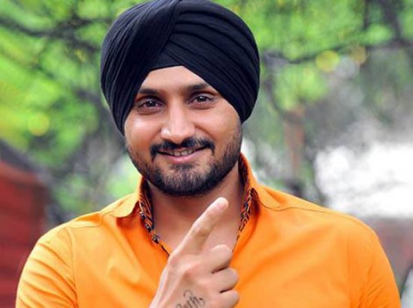 एयरवेज के पायलट ने की महिला से हाथापाई : हरभजन सिंह एयरवेज के पायलट ने की महिला से हाथापाई : हरभजन सिंह