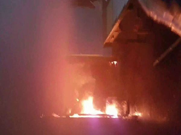 यूपी: हरदोई होमगार्ड दफ्तर में लगी आग या भ्रष्टाचार छुपाने की साजिश यूपी: हरदोई होमगार्ड दफ्तर में लगी आग या भ्रष्टाचार छुपाने की साजिश