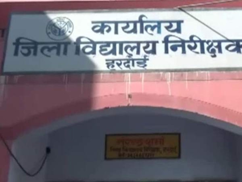 हरदोई में यूपी बोर्ड के अंग्रेजी विषय का पेपर लीक, आरोपी पुलिस के शिकंजे में हरदोई में यूपी बोर्ड के अंग्रेजी विषय का पेपर लीक, आरोपी पुलिस के शिकंजे में