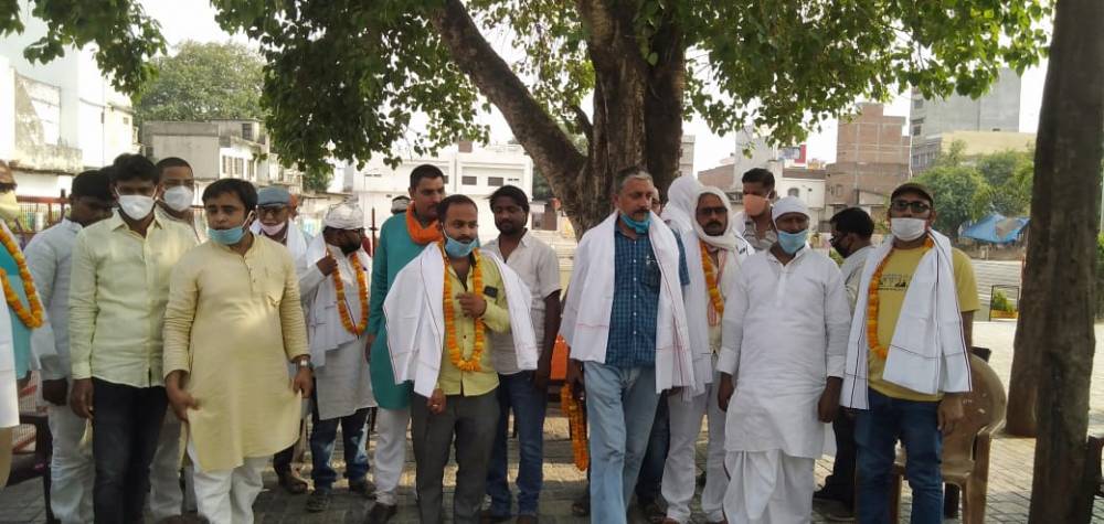 हिंदी पत्रकारिता दिवस पर कोरोना योद्धा पत्रकारों को किया गया सम्मानित हिंदी पत्रकारिता दिवस पर कोरोना योद्धा पत्रकारों को किया गया सम्मानित