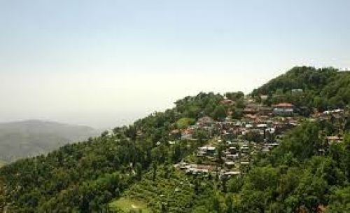 घाटियों के सीने पर कलात्मक घर घाटियों के सीने पर कलात्मक घर