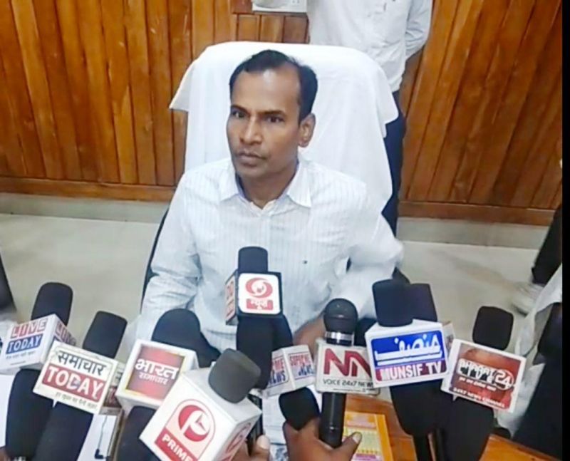 मुख्य निर्वाचन अधिकारी एल.वेकटेश्वर लू (आई.ए.एस.) पहुंचे जनपद बहराइच मुख्य निर्वाचन अधिकारी एल.वेकटेश्वर लू (आई.ए.एस.) पहुंचे जनपद बहराइच