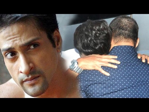 बॉलीवुड एक्टर और सलमान के अच्छे दोस्त इंदर कुमार की आज सुबह हार्ट अटैक से मौत हो गयी बॉलीवुड एक्टर और सलमान के अच्छे दोस्त इंदर कुमार की आज सुबह हार्ट अटैक से मौत हो गयी