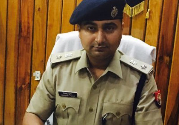 योगी सरकार में तबादलों पर सवाल उठाने वाले IPS हिमांशु कुमार सस्पेंड योगी सरकार में तबादलों पर सवाल उठाने वाले IPS हिमांशु कुमार सस्पेंड