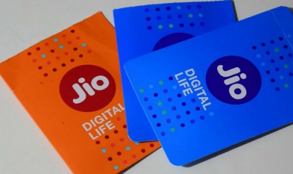 JIO यूजर्स के लिए डबल खुशखबरी JIO यूजर्स के लिए डबल खुशखबरी