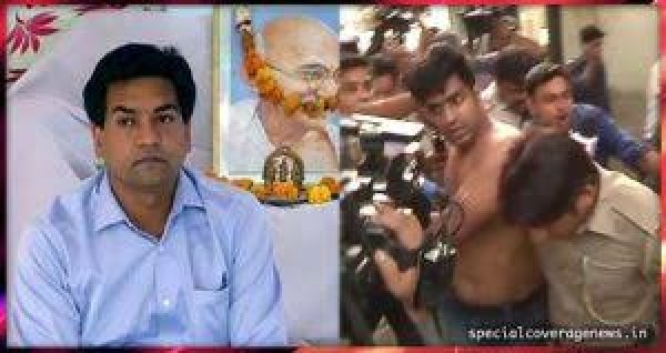 अनशन पर बैठे कपिल मिश्रा पर हमला हिरासत में आरोपी अनशन पर बैठे कपिल मिश्रा पर हमला हिरासत में आरोपी