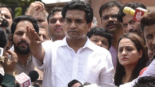 केजरीवाल के खिलाफ सौपेंगे सबूत : कपिल मिश्रा केजरीवाल के खिलाफ सौपेंगे सबूत : कपिल मिश्रा