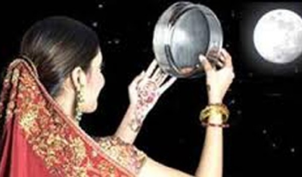 यहां मुस्लिम विवाहिताएं भी रखती हैं करवाचौथ का व्रत यहां मुस्लिम विवाहिताएं भी रखती हैं करवाचौथ का व्रत