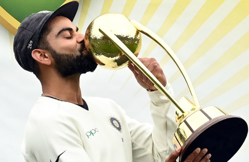 विराट कोहली बने ICC के तीनों अवॉर्ड जीतने वाले पहले क्रिकेटर विराट कोहली बने ICC के तीनों अवॉर्ड जीतने वाले पहले क्रिकेटर