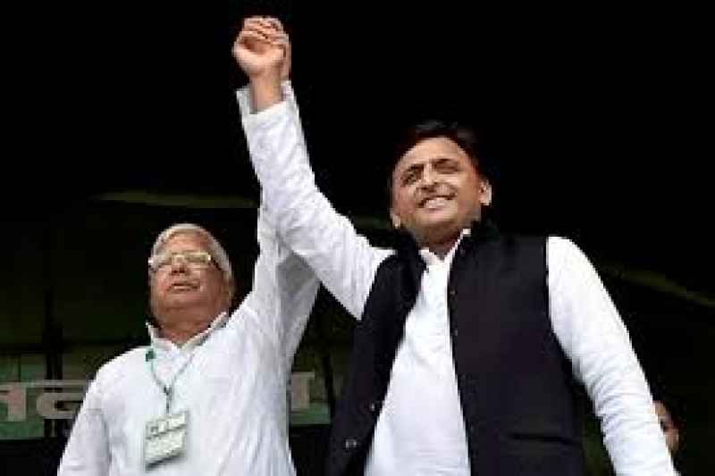 2019 पर अखिलेश की नजर, अब लालू से भी मिलाएंगे हाथ ! 2019 पर अखिलेश की नजर, अब लालू से भी मिलाएंगे हाथ !