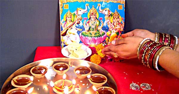 क्यों करते है दीपावली के दिन लक्ष्मी माता का पूजन क्यों करते है दीपावली के दिन लक्ष्मी माता का पूजन