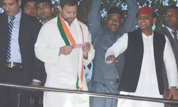 लड़की की चिट्टी पढ़कर मुस्कुराये राहुल, जानें क्या था मामला? लड़की की चिट्टी पढ़कर मुस्कुराये राहुल, जानें क्या था मामला?
