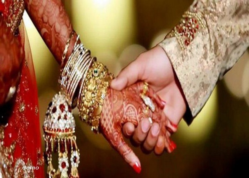 जानिए बड़ी उम्र की महिला से शादी करने के अनोखे फायदे जानिए बड़ी उम्र की महिला से शादी करने के अनोखे फायदे