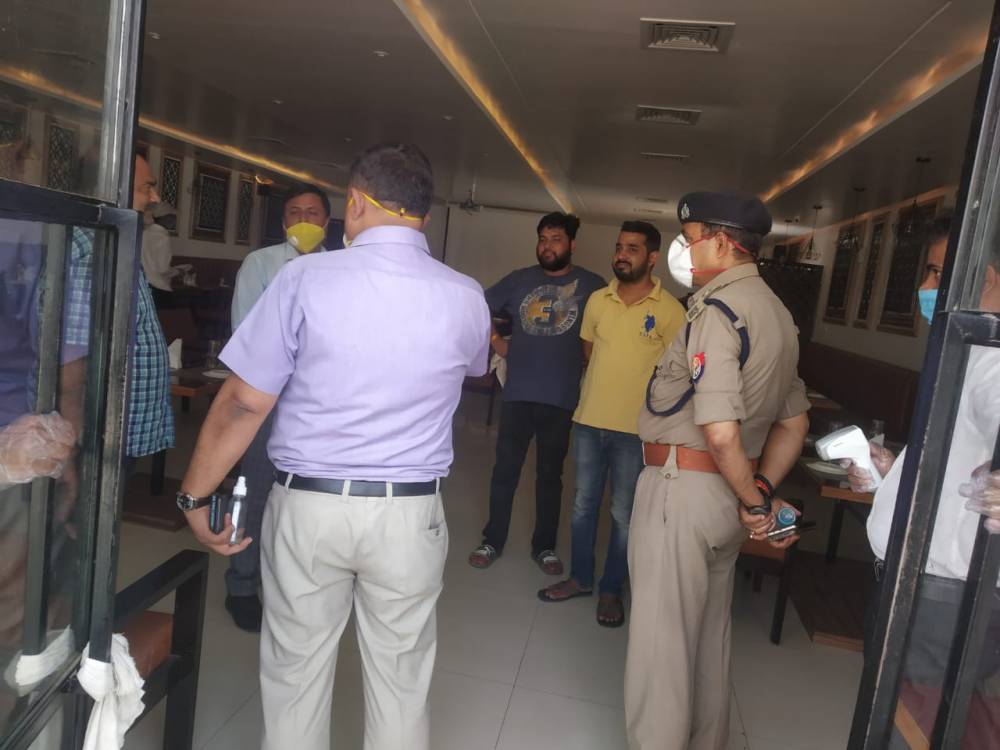 नगर मजिस्ट्रेट व पुलिस क्षेत्राधिकारी नगर ने किया माॅल, होटल एवं रेस्टोरेन्ट का निरीक्षण नगर मजिस्ट्रेट व पुलिस क्षेत्राधिकारी नगर ने किया माॅल, होटल एवं रेस्टोरेन्ट का निरीक्षण