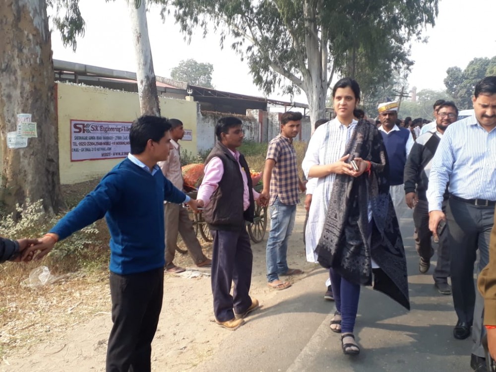 विश्व शौचालय दिवस पर बहराइच मुख्यालय से चित्तौरा ब्लाक तक बनाई गई बड़ी मानव श्रृंखला विश्व शौचालय दिवस पर बहराइच मुख्यालय से चित्तौरा ब्लाक तक बनाई गई बड़ी मानव श्रृंखला