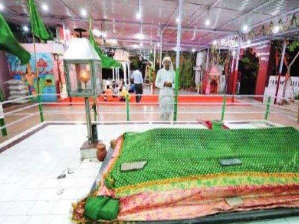 एक ऐसी जगह जहां एक ही छत के नीचे होती है नमाज और मंदिर में पूजा एक ऐसी जगह जहां एक ही छत के नीचे होती है नमाज और मंदिर में पूजा