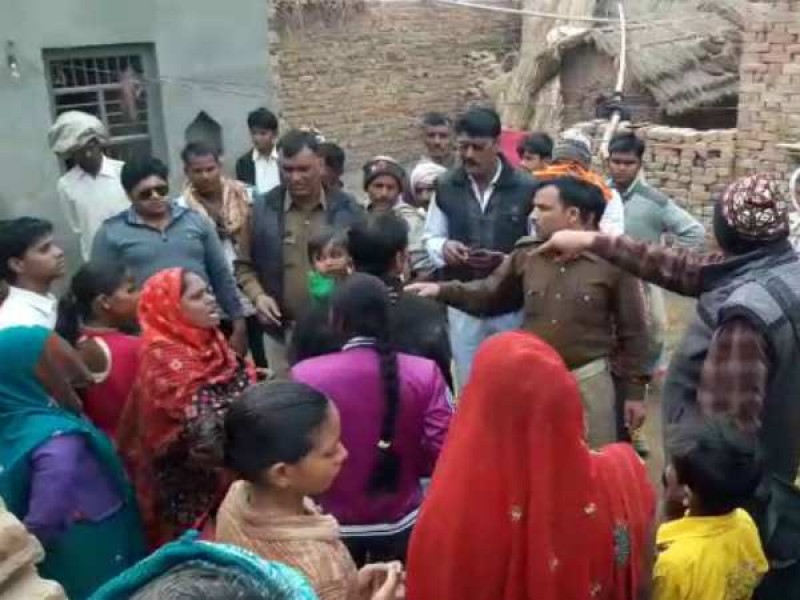 धर्म परिवर्तन कराने पहुंचे ईसाई धर्म के लोग : लोगों के विरोध करने पर पहुंचे हवालात धर्म परिवर्तन कराने पहुंचे ईसाई धर्म के लोग : लोगों के विरोध करने पर पहुंचे हवालात
