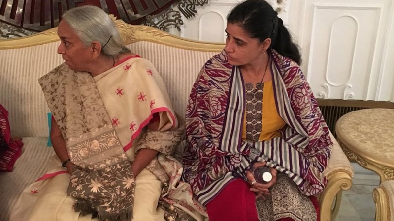 कुलभूषण ने ऐसा क्या पूछा, जिससे भर आई मां की आंखे कुलभूषण ने ऐसा क्या पूछा, जिससे भर आई मां की आंखे