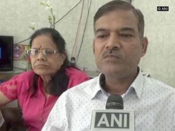 गोरखपुर हादसा : इंसानियत के नाते इन मोदी, फ्री में दिए 200 ऑक्सीज़न सिलेंडर गोरखपुर हादसा : इंसानियत के नाते इन मोदी, फ्री में दिए 200 ऑक्सीज़न सिलेंडर