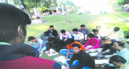 अपराध की अंधी गलियों में बिखेरी शिक्षा की रोशनी अपराध की अंधी गलियों में बिखेरी शिक्षा की रोशनी