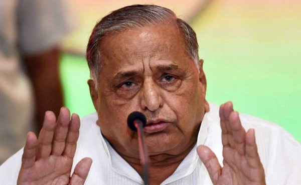 शिवपाल के सेक्युलर मोर्चा पर मुलायम का चौंकाने वाला खुलासा शिवपाल के सेक्युलर मोर्चा पर मुलायम का चौंकाने वाला खुलासा