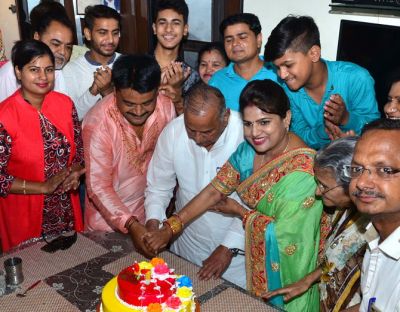 मुलायाम सिंह यादव दिखे अलग ही अंदाज में मुलायाम सिंह यादव दिखे अलग ही अंदाज में