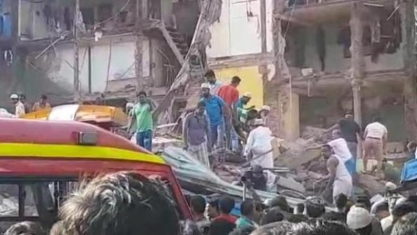 मुंबई में तीन मंजिला इमारत गिरने से 10 लोगों की मौत, अभी भी मलबे में फसी है कई लोगो की जान 