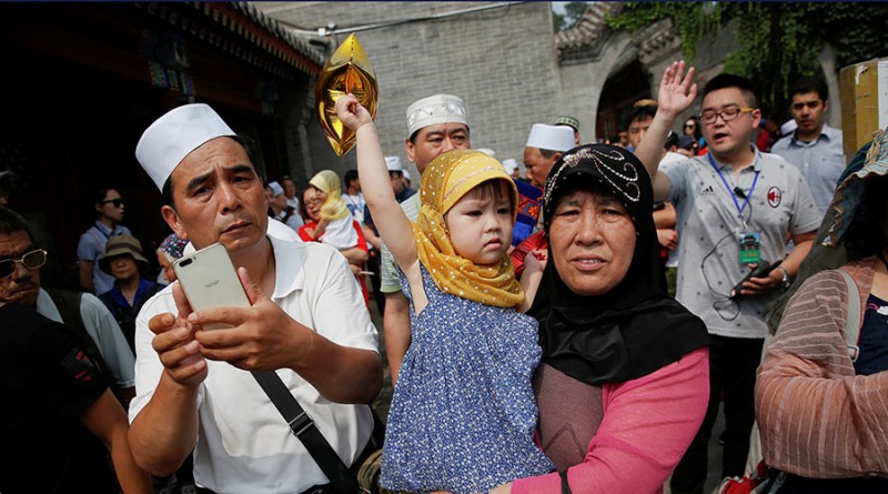 चीन में 1 करोड़ से भी ज्यादा मुसलमानों को जबरन बनाया जा रहा है देशभक्त