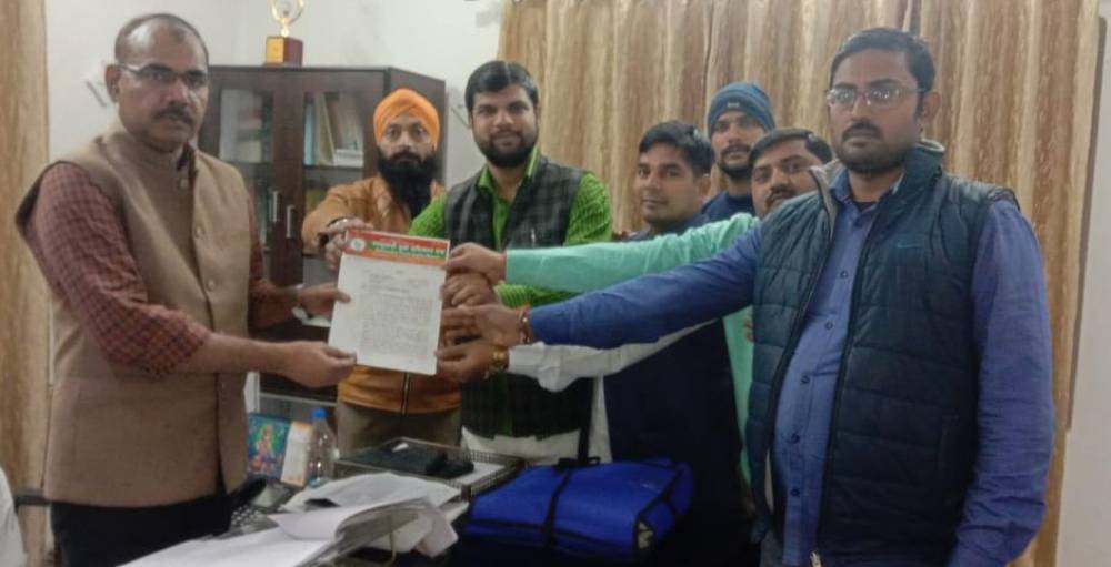 राष्ट्रवादी युवा अधिकार मंच के राष्ट्रीय अध्यक्ष के नेतृत्व में मंडलायुक्त को सौंपा गया 5 सूत्रीय ज्ञापन राष्ट्रवादी युवा अधिकार मंच के राष्ट्रीय अध्यक्ष के नेतृत्व में मंडलायुक्त को सौंपा गया 5 सूत्रीय ज्ञापन