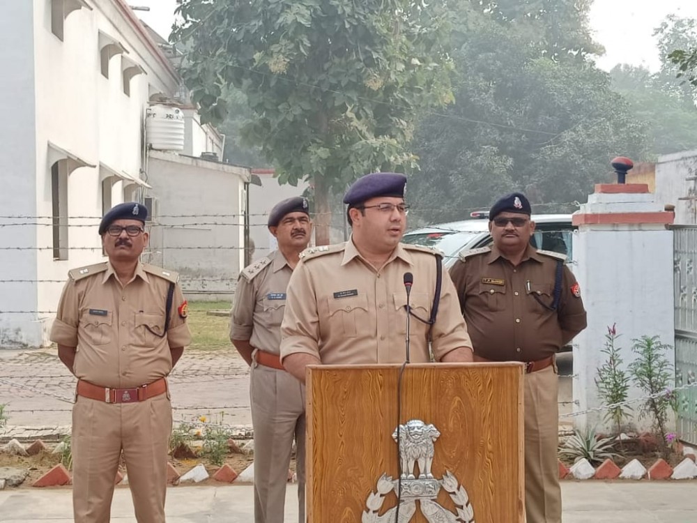 राष्ट्रीय एकता दिवस के अवसर पर पुलिस अधीक्षक बहराइच ने दिलाई एकता व अखंडता की शपथ राष्ट्रीय एकता दिवस के अवसर पर पुलिस अधीक्षक बहराइच ने दिलाई एकता व अखंडता की शपथ