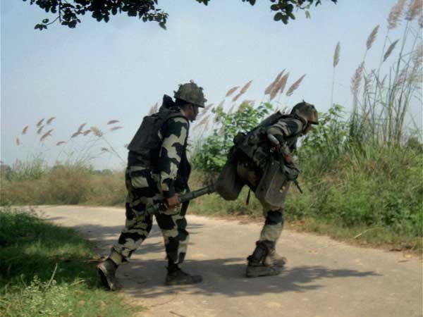 पाक हरकत : रातभर सीमा पर चलींं गोलियां पाक हरकत : रातभर सीमा पर चलींं गोलियां